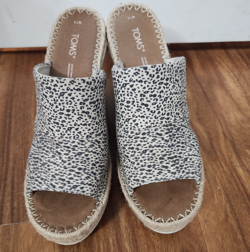 TOMS Women's Black and White Leopard Mules